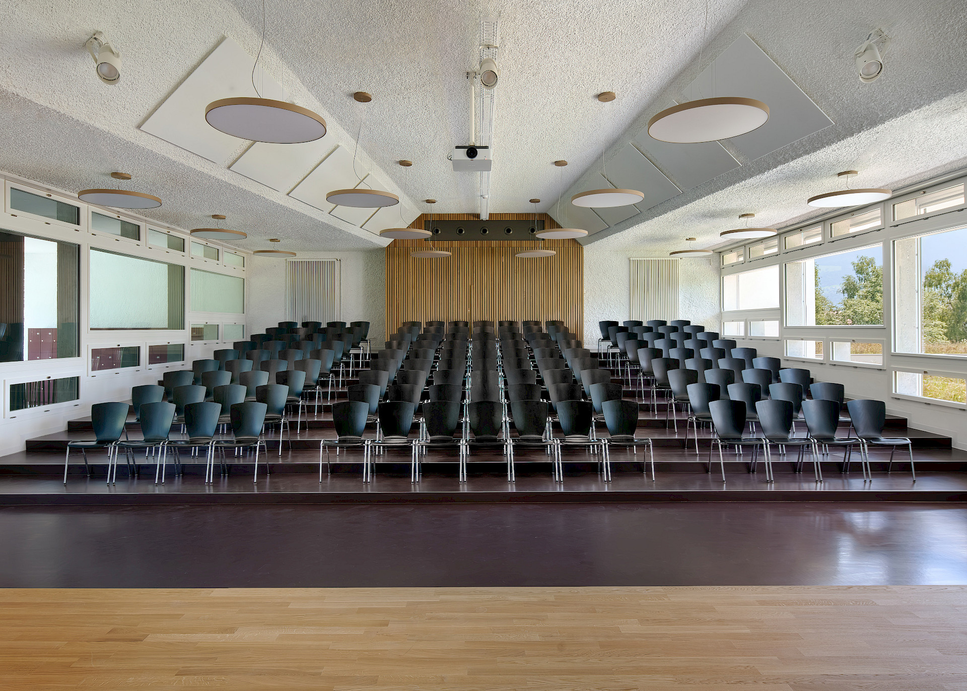 Sanierung der Gebäudehülle und Neukonzeption des bestehenden Kultursaals Saxerriet.